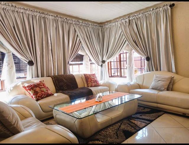 4 BEDROOM HOUSE FOR SALE IN WATERBERRY COUNTRY ESTATE